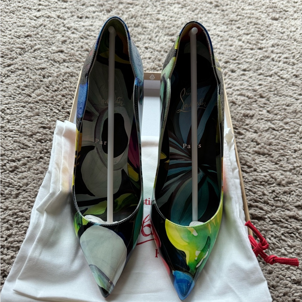 Christian Louboutin Flower. 100mm elegant. Stunning.
Hot Chick style. - Picture 4 of 14